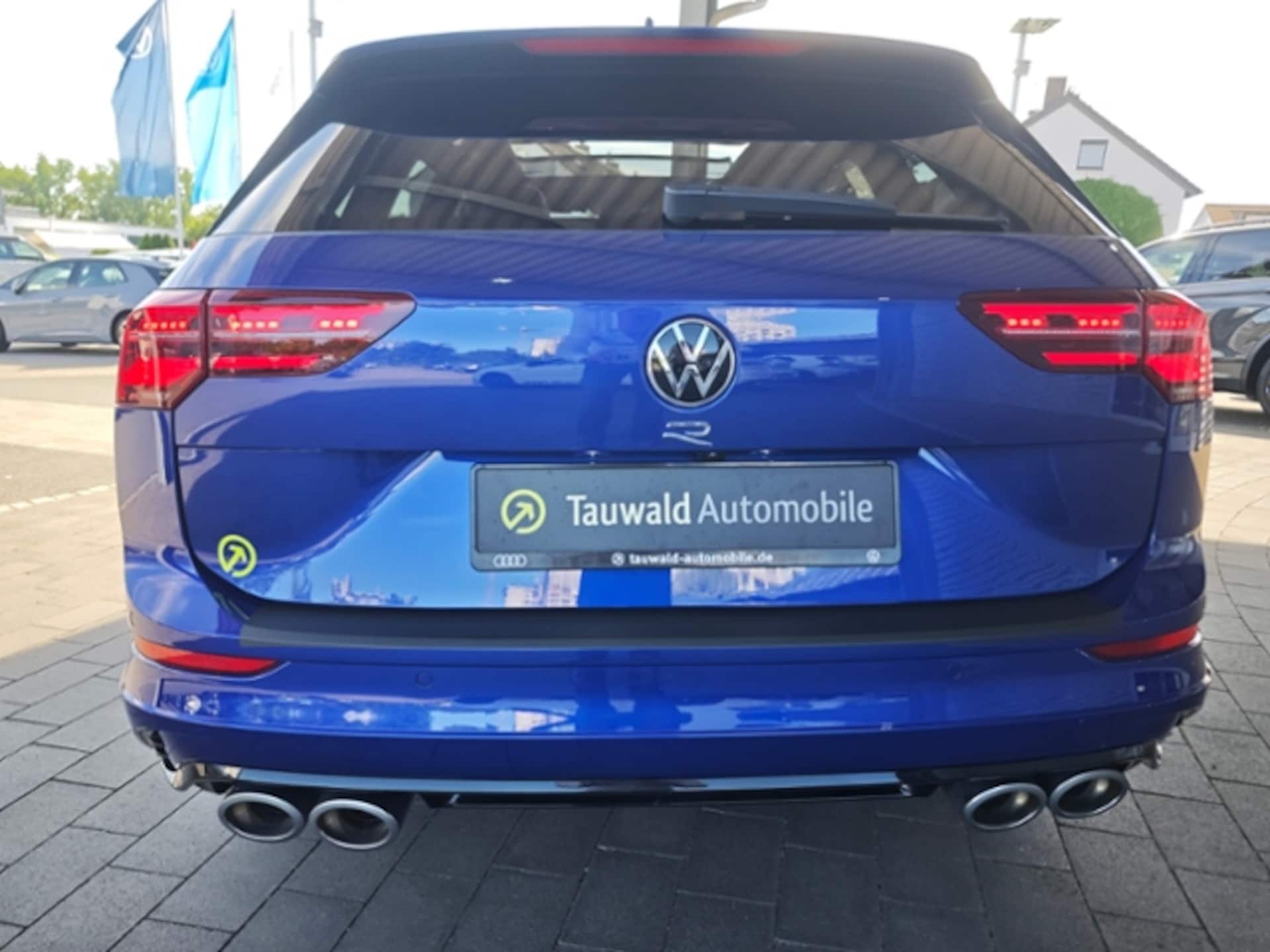 Volkswagen Golf Variant R