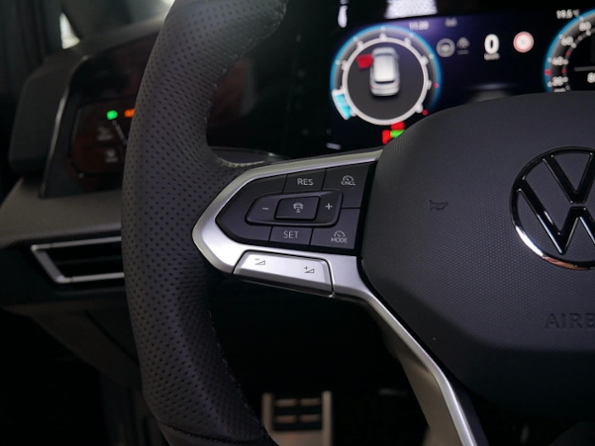 Volkswagen Golf R-Line