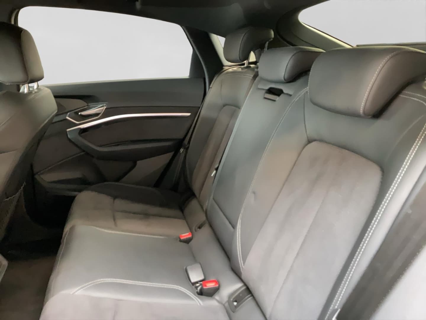 Bild über Audi Q8 Sportback e-tron S line 55 e-tron quattro - für weitere Informationen kontaktieren Sie den Audi Partner