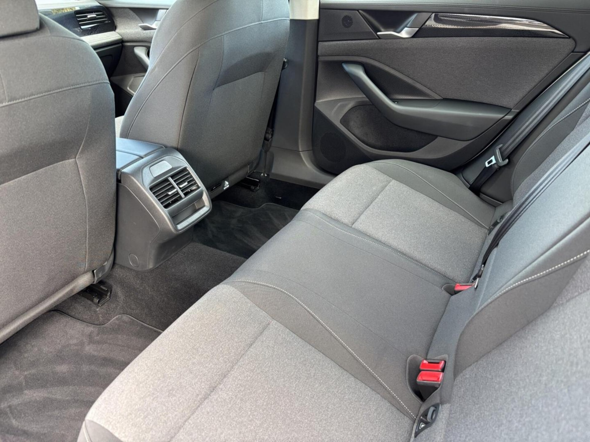Volkswagen Passat Model bazowy