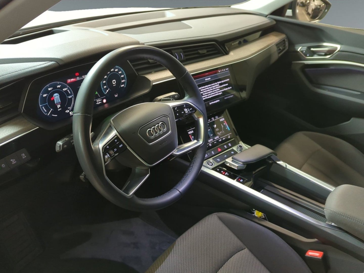 Bild über Audi Q8 e-tron advanced 55 e-tron quattro - für weitere Informationen kontaktieren Sie den Audi Partner