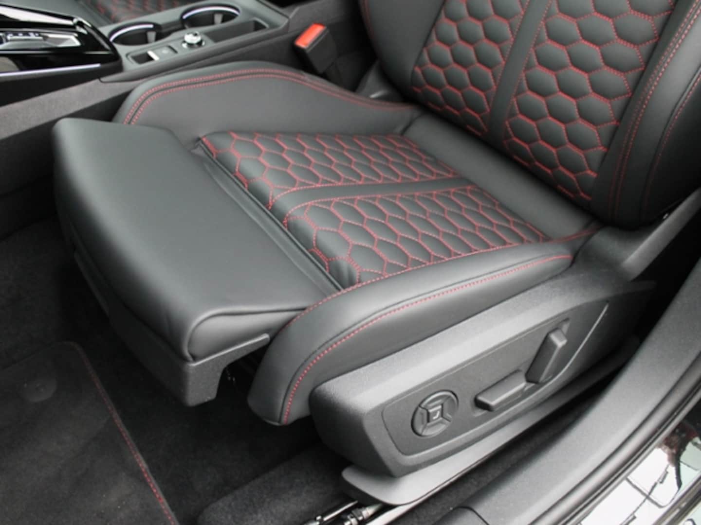 Bild über Audi RS 3 Sportback TFSI quattro S tronic - für weitere Informationen kontaktieren Sie den Audi Partner