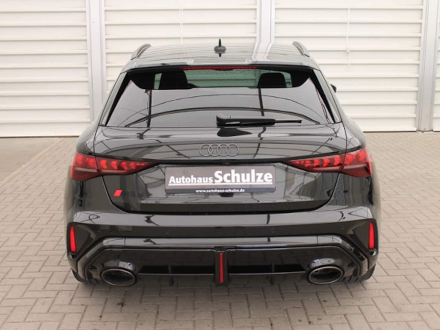 Bild über Audi RS 3 Sportback TFSI quattro S tronic - für weitere Informationen kontaktieren Sie den Audi Partner