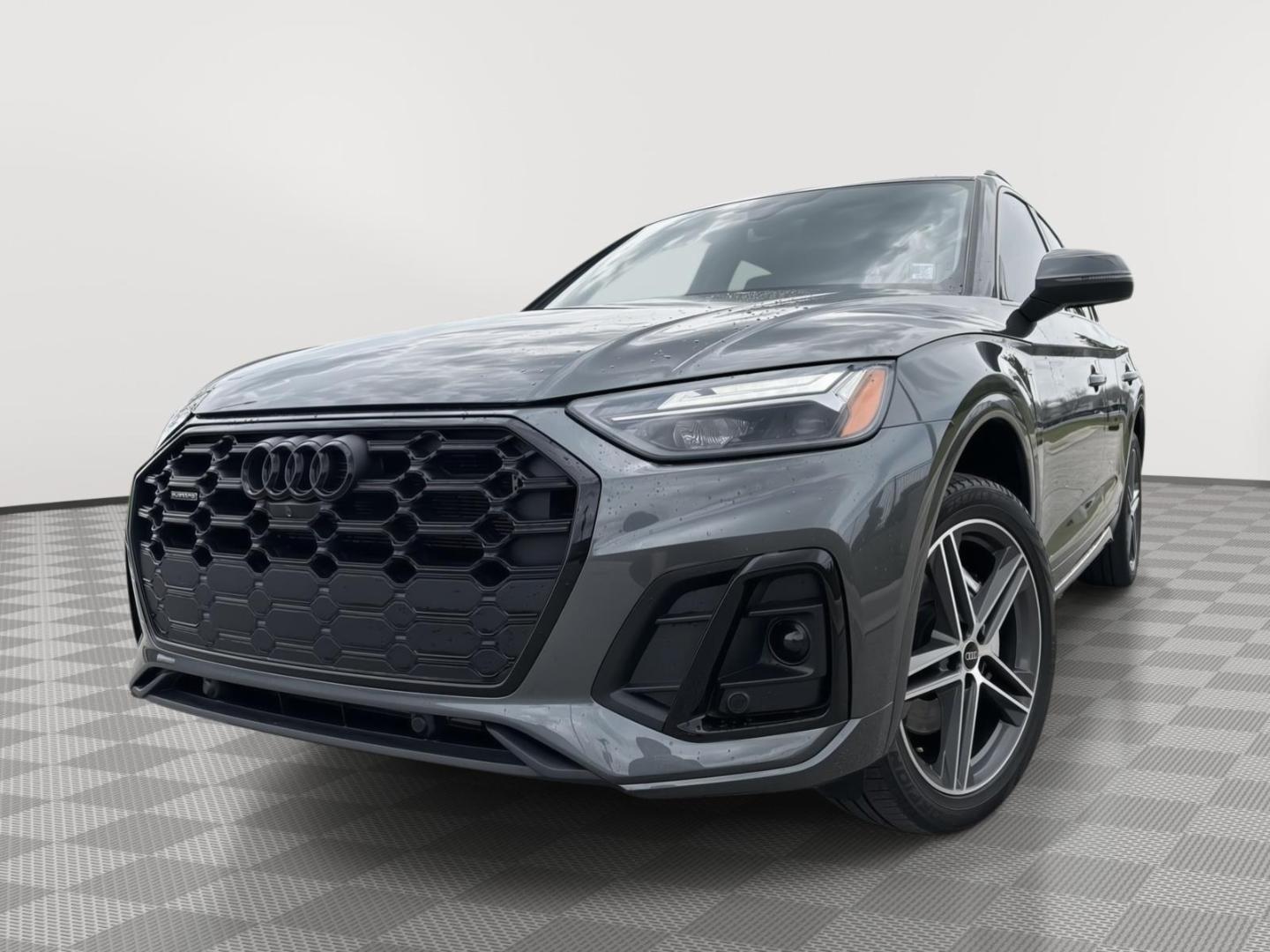 2023 Audi Q5 55 e Premium Plus's photo