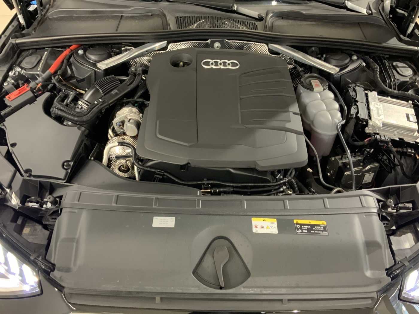 Immagine di Audi A4 Avant S line edition 40 TDI quattro 150 kW (204 CV) S tronic - Vista: for more details contact your dealer