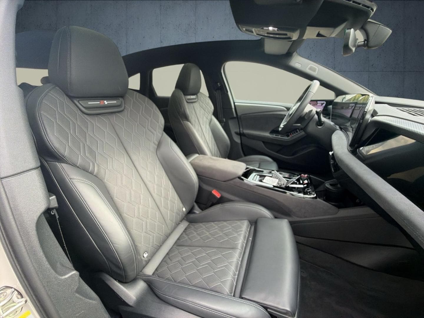 Bild über Audi S6 Sportback e-tron edition one beige e-tron - für weitere Informationen kontaktieren Sie den Audi Partner
