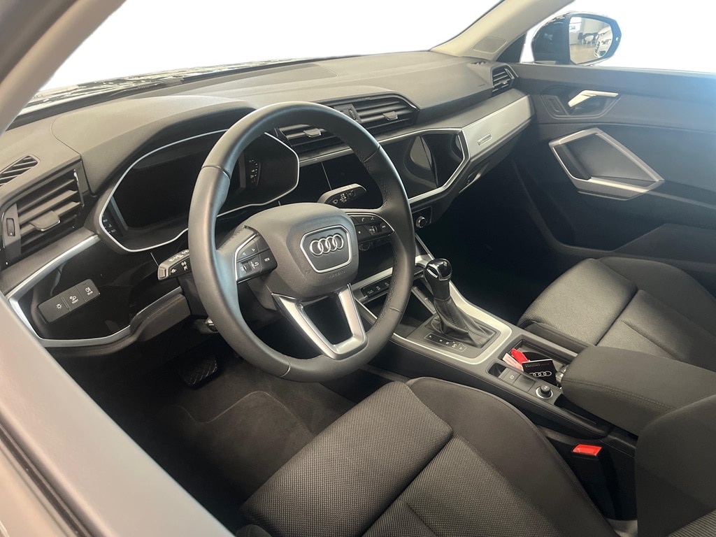 Bild som visar Audi Q3 Q3 35 TFSI advanced 150 hk S tronic - för mer information kontakta din Audi Partner