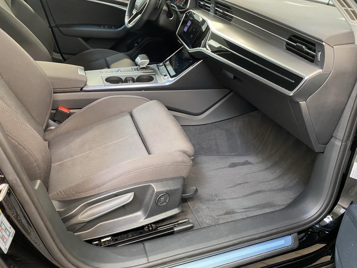 Bild über Audi A6 Avant sport 45 TFSI S tronic - für weitere Informationen kontaktieren Sie den Audi Partner