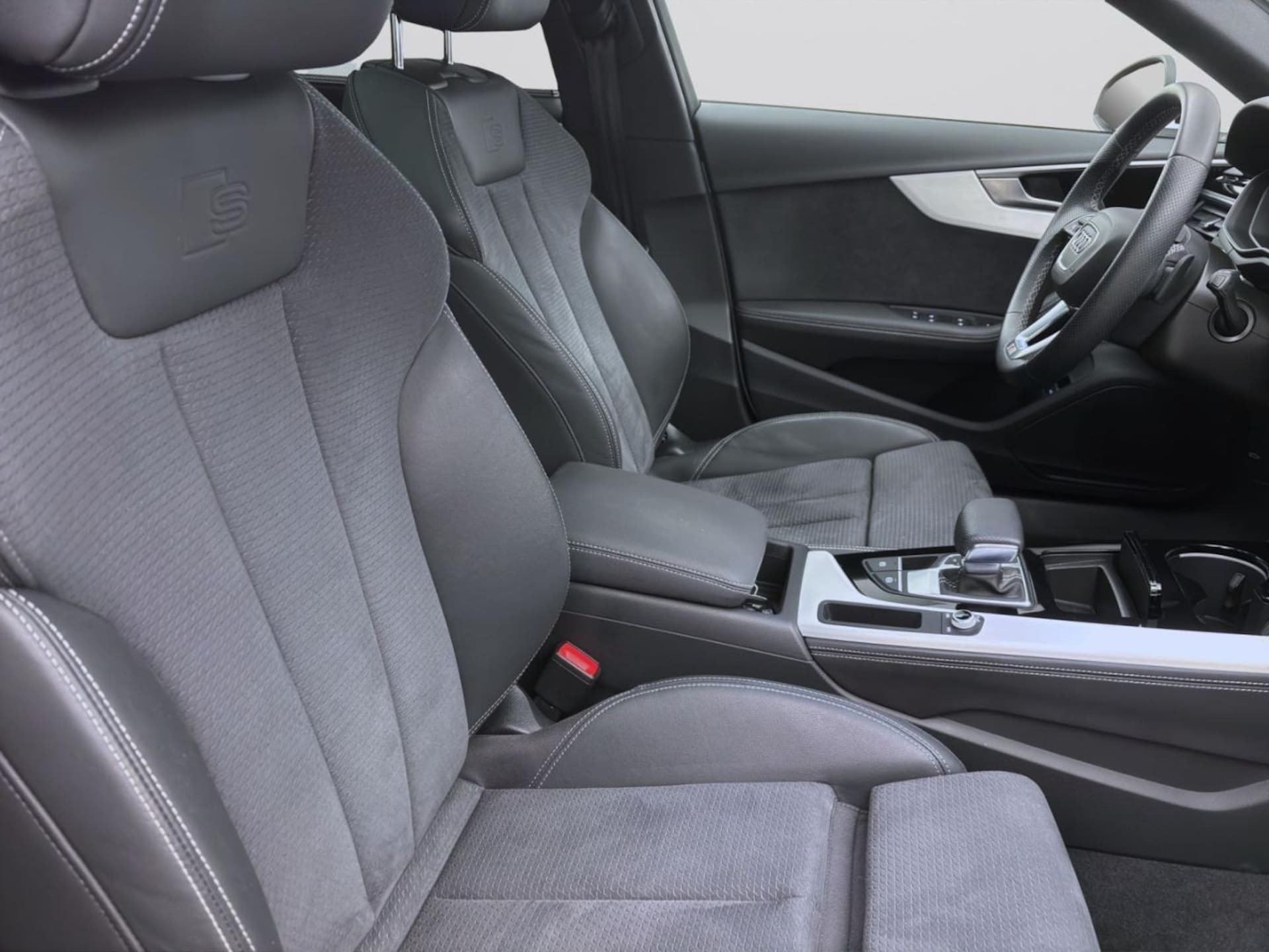 Audi A4 Avant S line