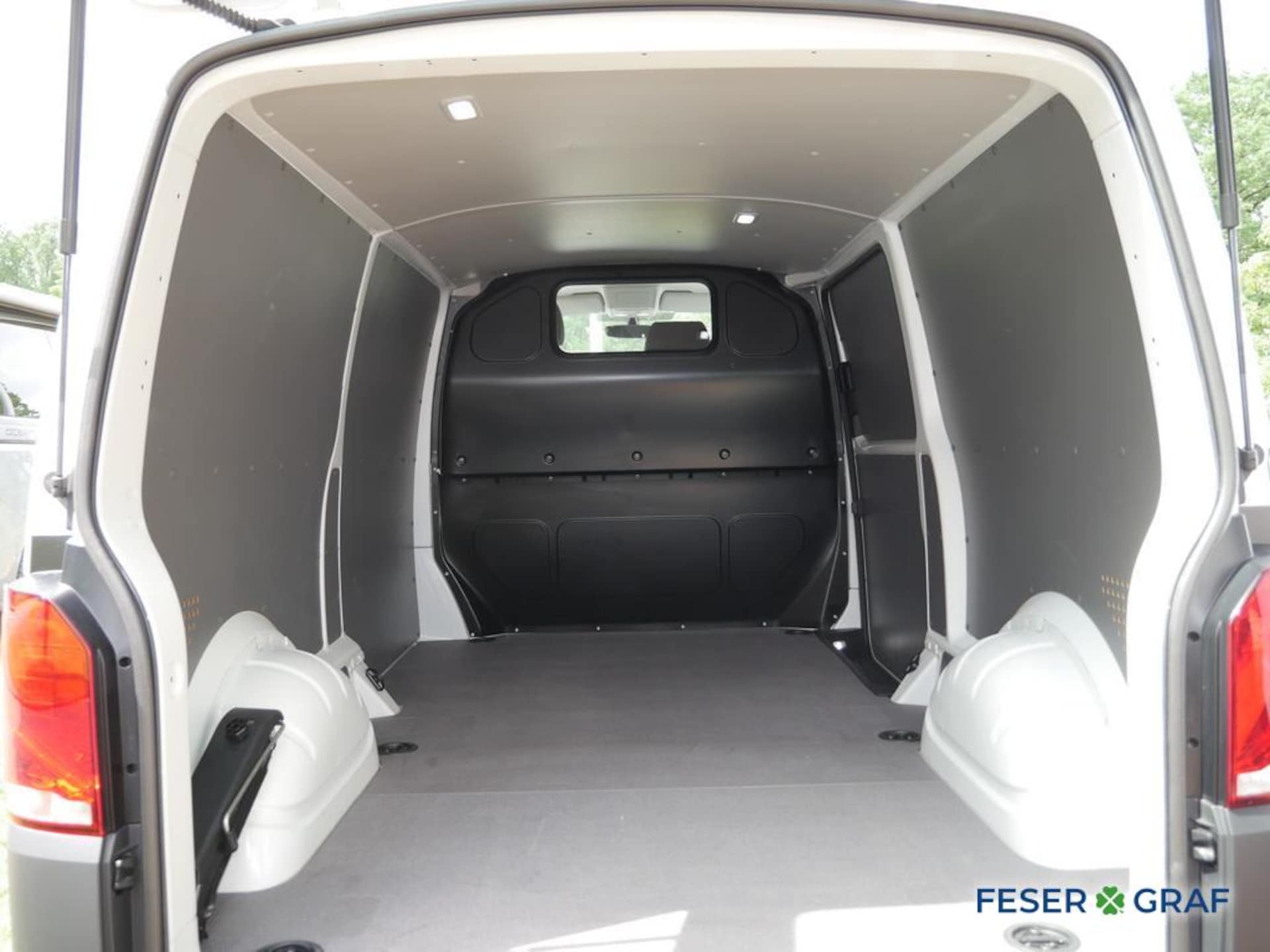Volkswagen T6.1 Transporter Kasten langer Radstand