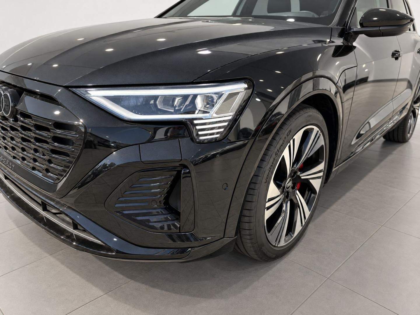 Bild über Audi Q8 e-tron S line 50 e-tron quattro - für weitere Informationen kontaktieren Sie den Audi Partner