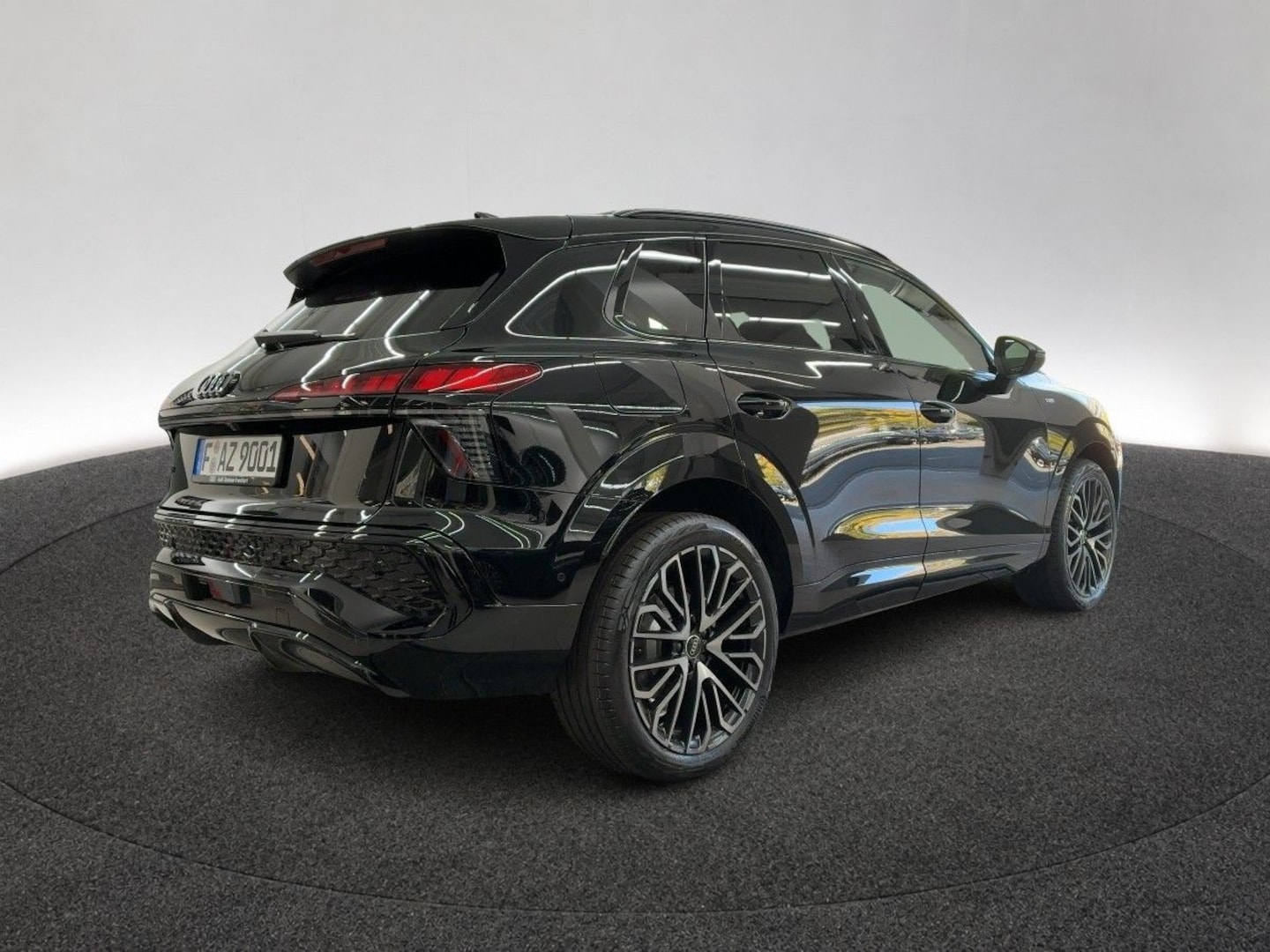 Bild über Audi Q3 SUV TFSI 110 kW S tronic - für weitere Informationen kontaktieren Sie den Audi Partner