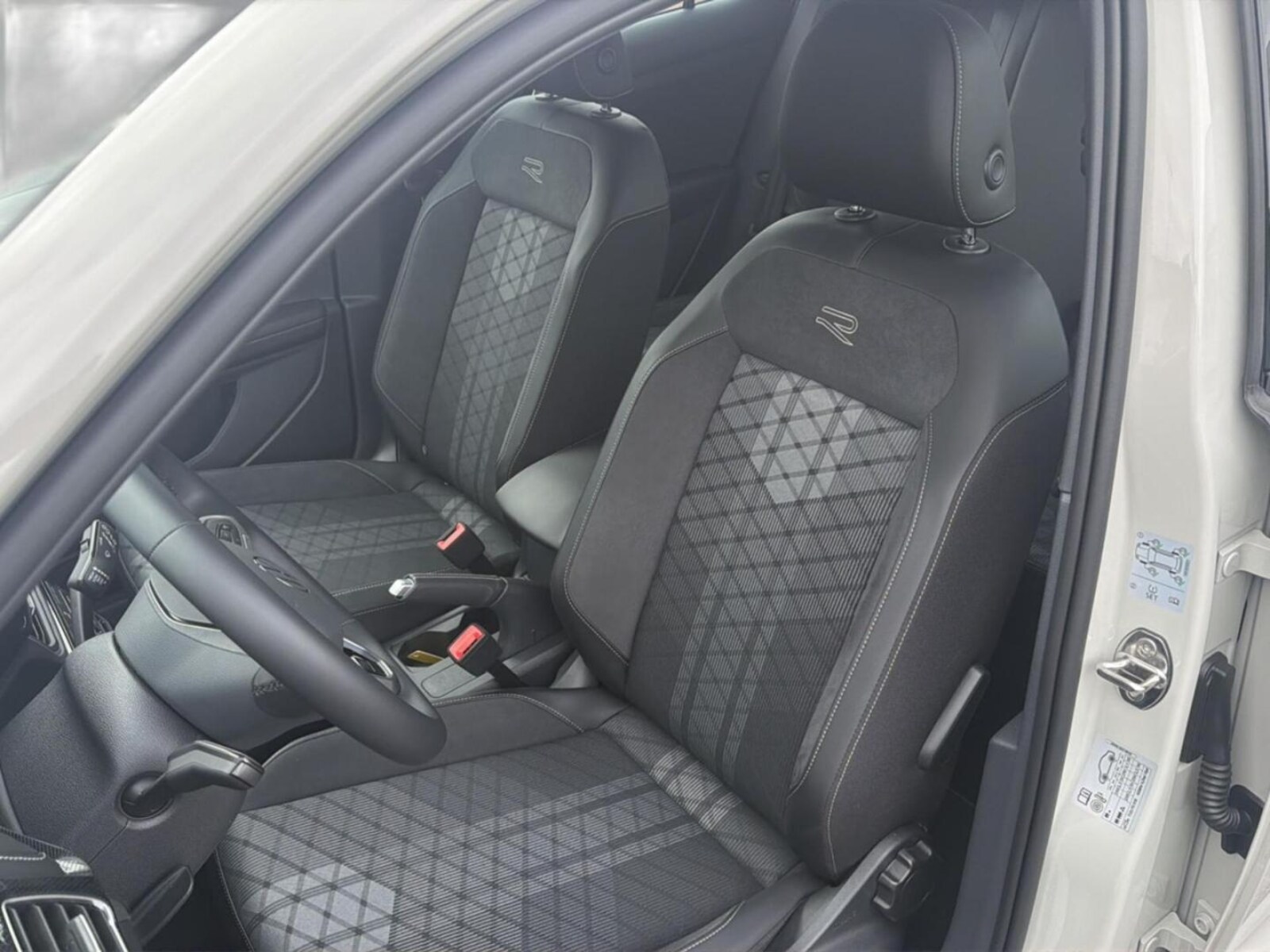 Volkswagen T-Cross – Bild 8