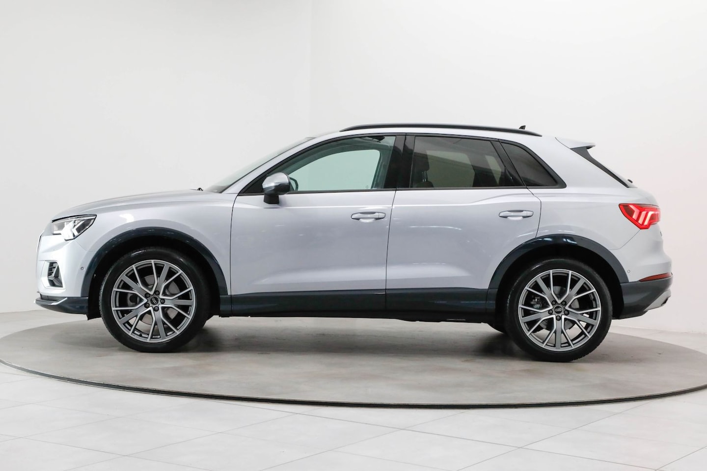 Bild über Audi Q3 advanced 40 TDI quattro S tronic - für weitere Informationen kontaktieren Sie den Audi Partner