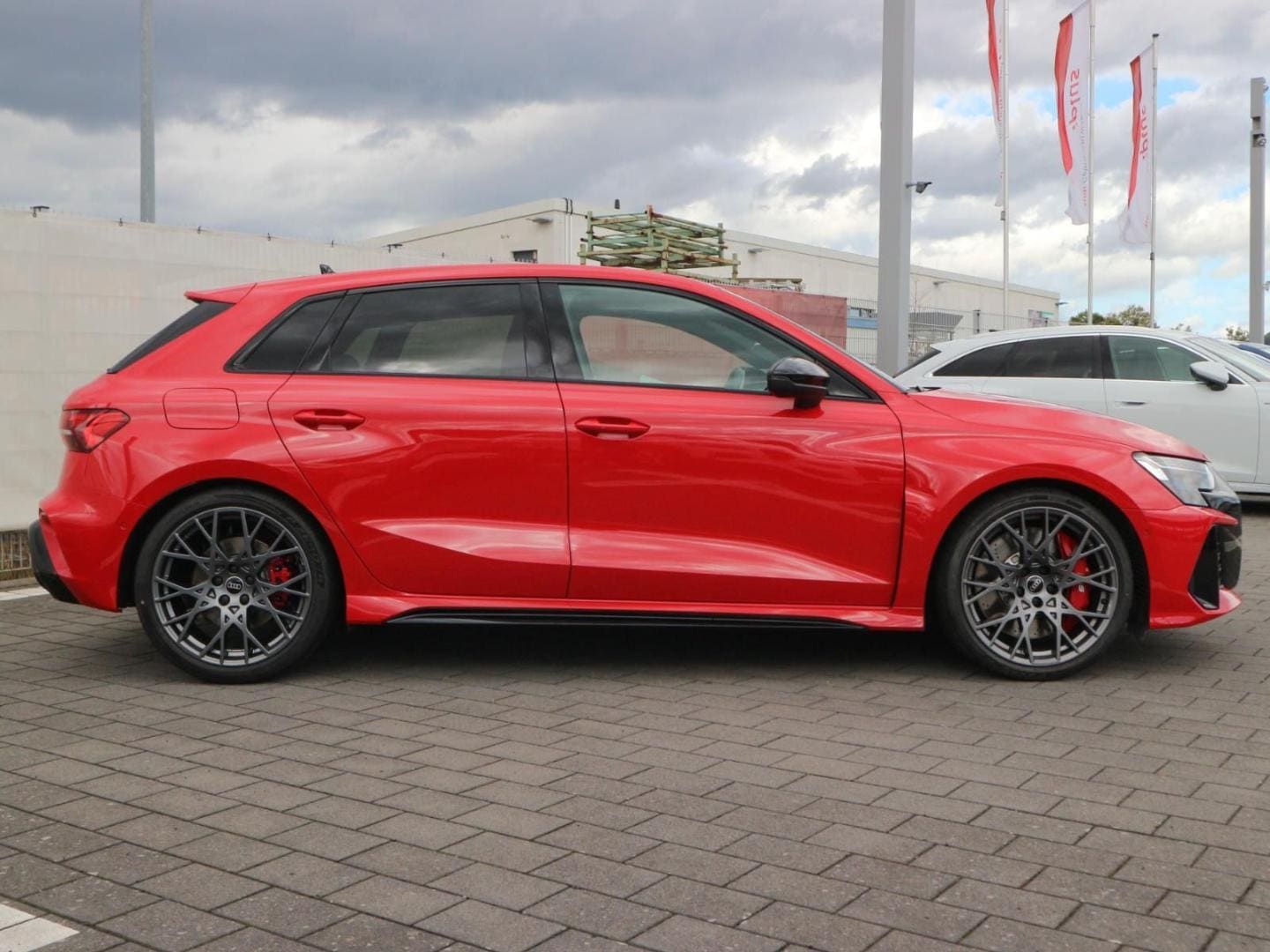 Bild über Audi RS 3 Sportback TFSI quattro 294 kW S tronic - für weitere Informationen kontaktieren Sie den Audi Partner