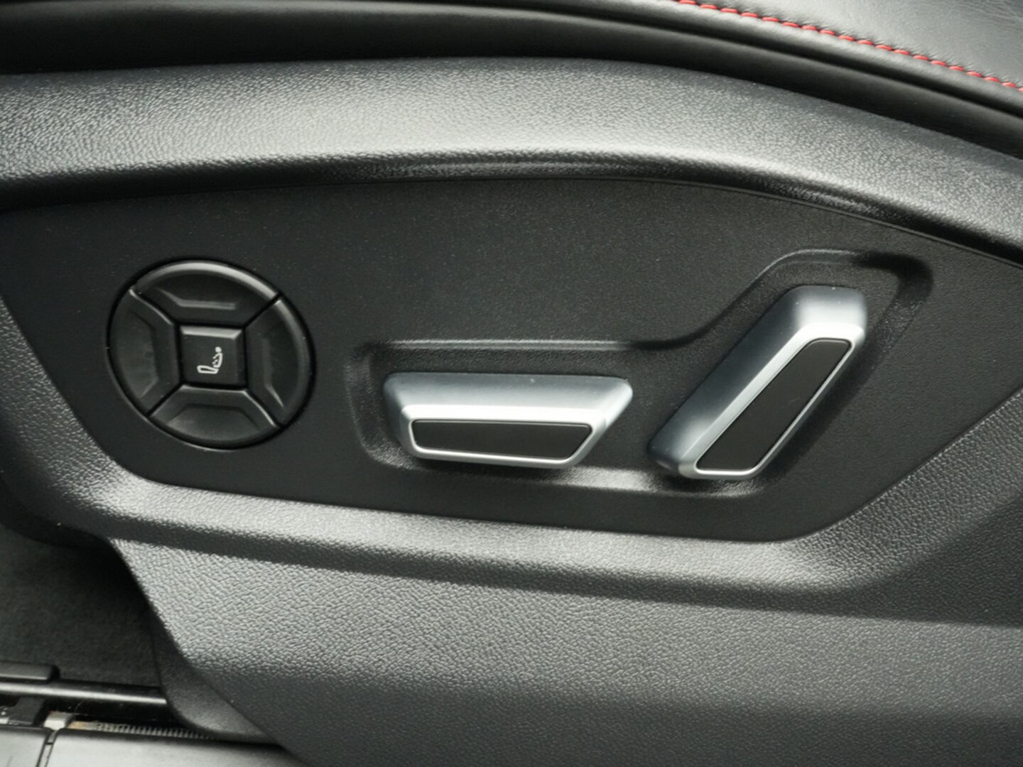 Bild über Audi RS Q8 TFSI quattro tiptronic - für weitere Informationen kontaktieren Sie den Audi Partner