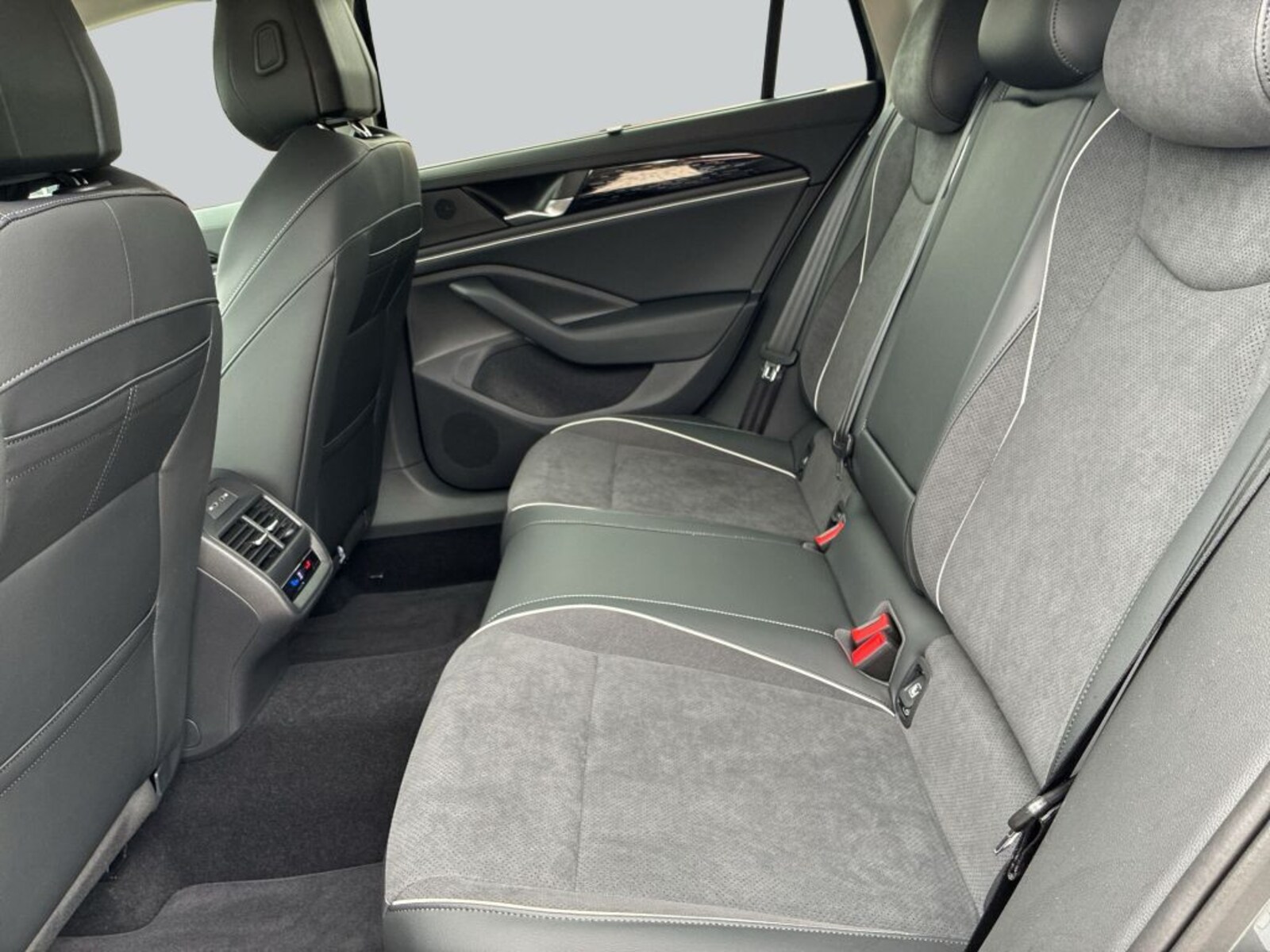 Volkswagen Passat – Bild 14