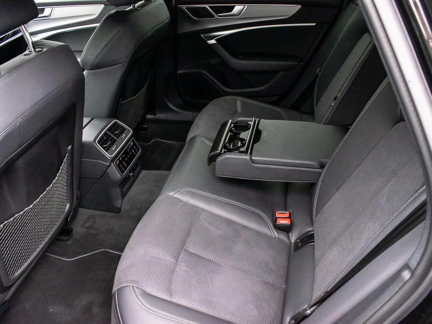 Bild über Audi S6 Avant TDI quattro tiptronic - für weitere Informationen kontaktieren Sie den Audi Partner