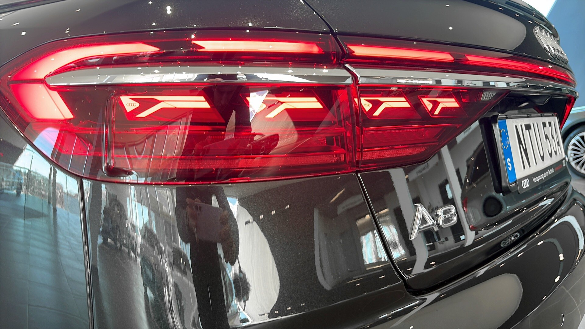 Bild som visar&nbsp;Audi A8&nbsp;A8 50 TDI quattro 286 hk tiptronic - för mer information kontakta din Audi Partner