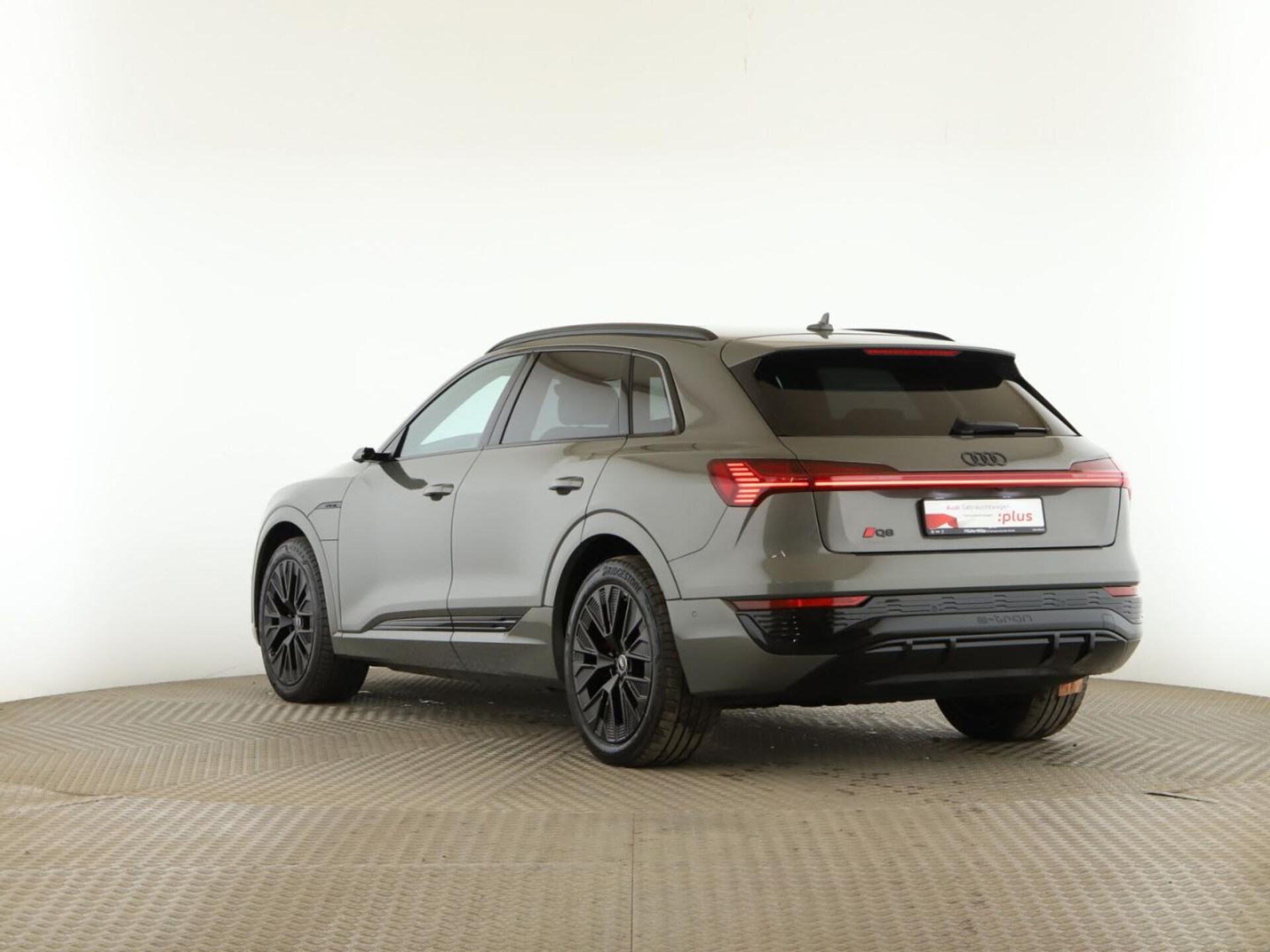 Audi Q8 e-tron S line