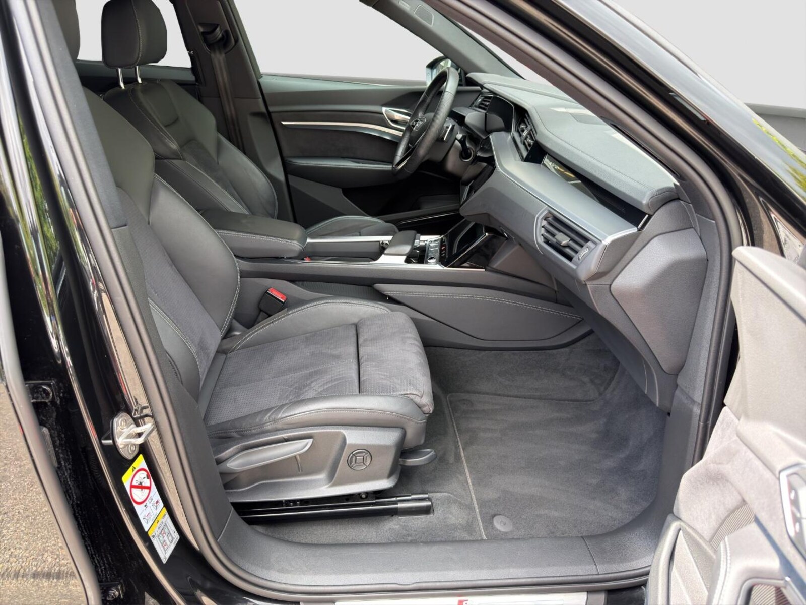 Audi Q8 Sportback e-tron – Bild 15