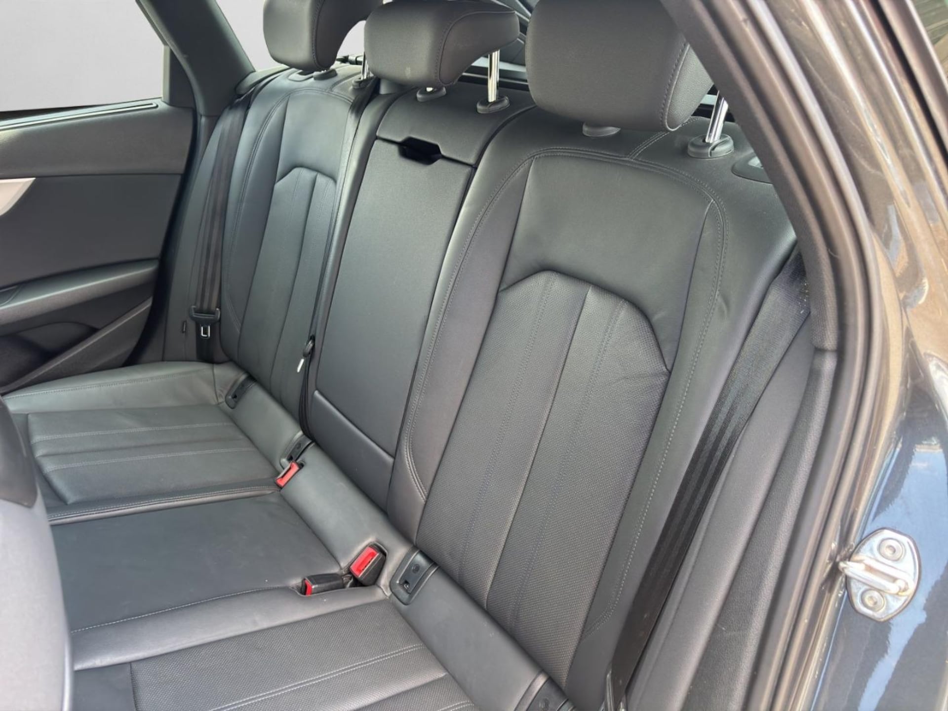 Audi A4 Avant S line