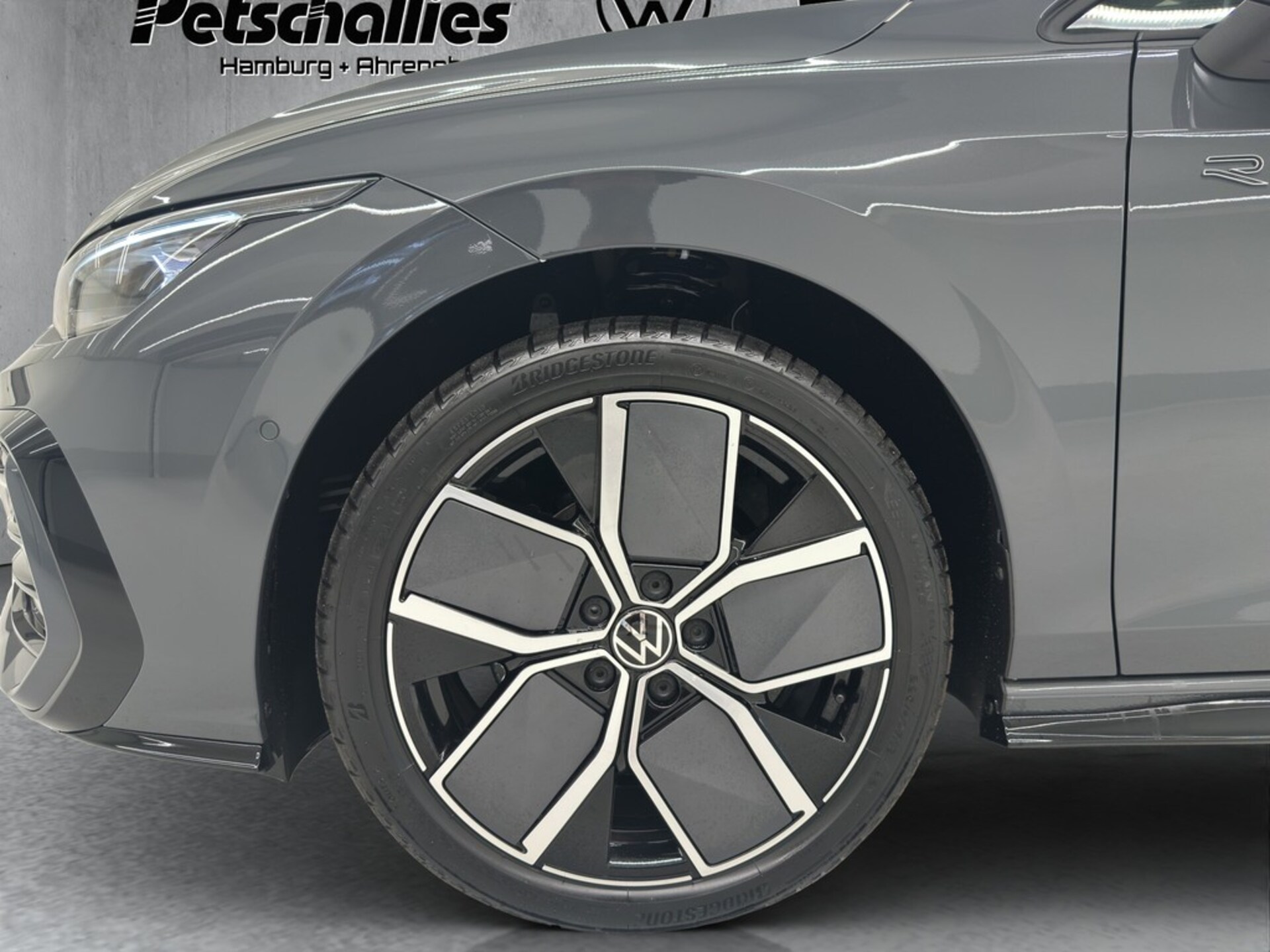 Volkswagen Golf R-Line