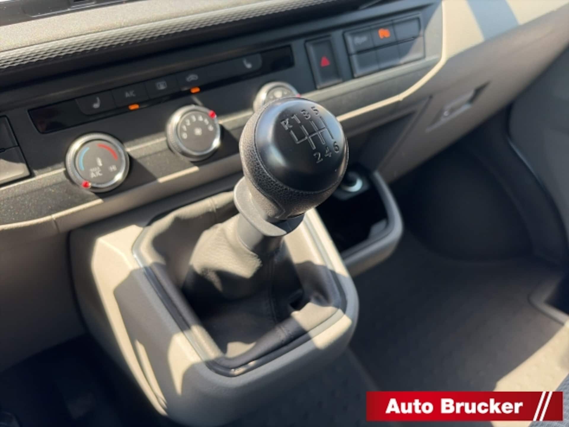 Volkswagen T6.1 Transporter Kombi kurzer Radstand