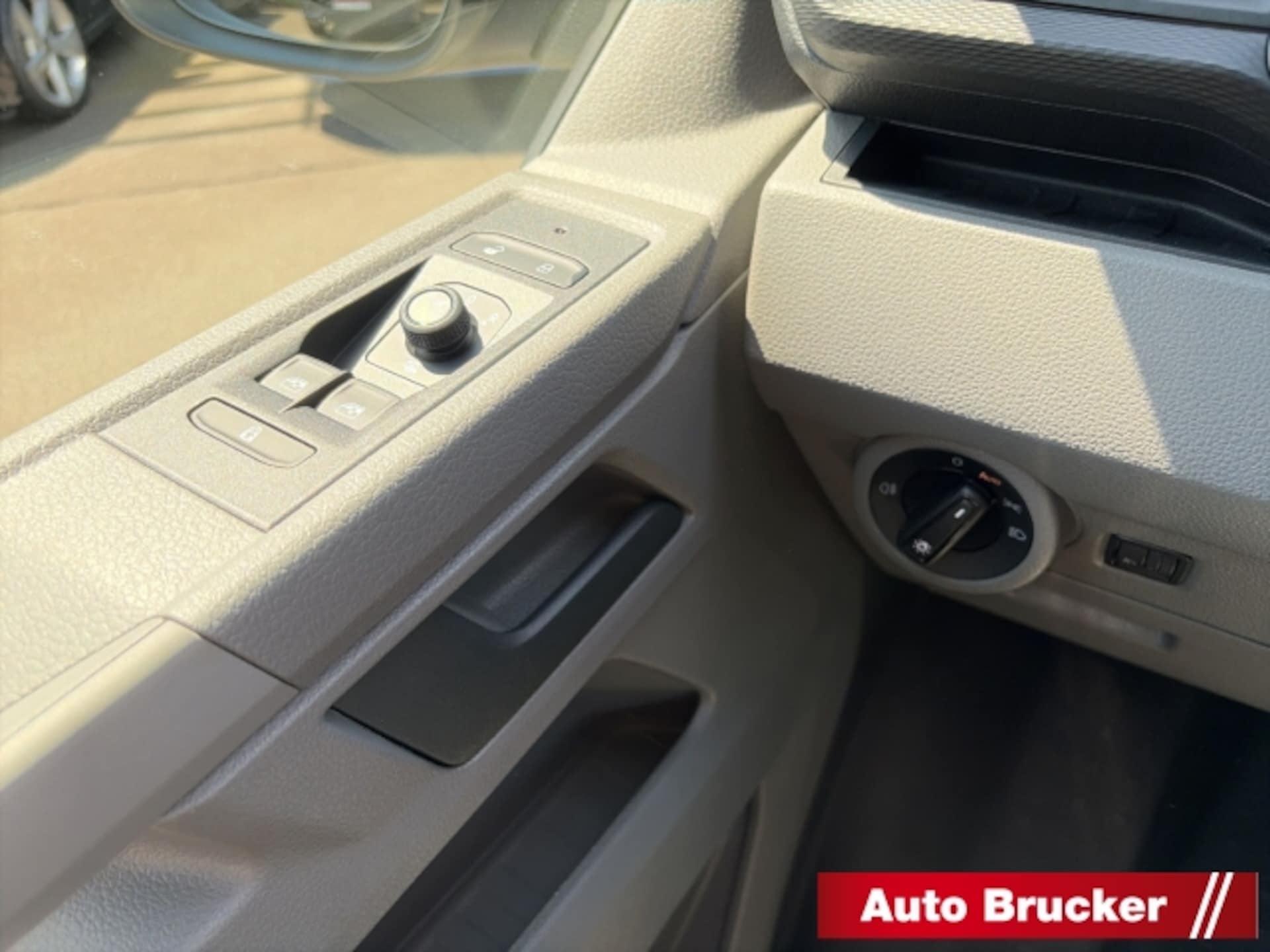 Volkswagen T6.1 Transporter Kombi kurzer Radstand