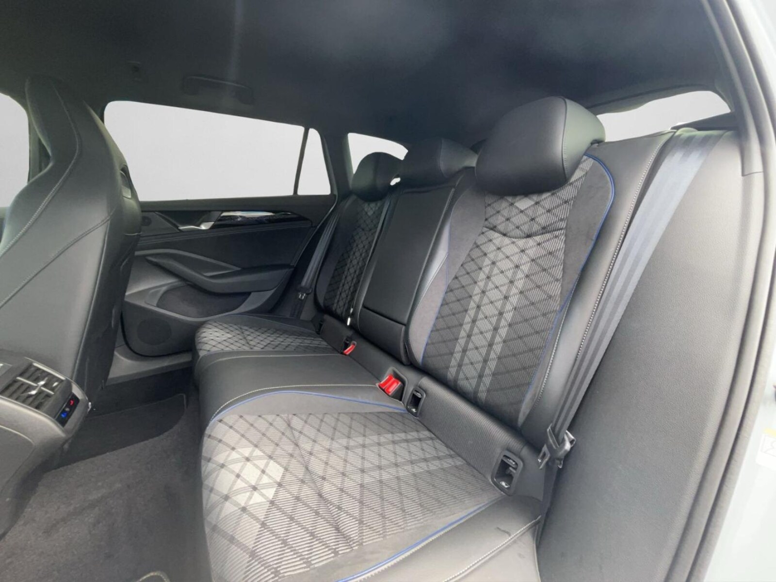Volkswagen Passat – Bild 14