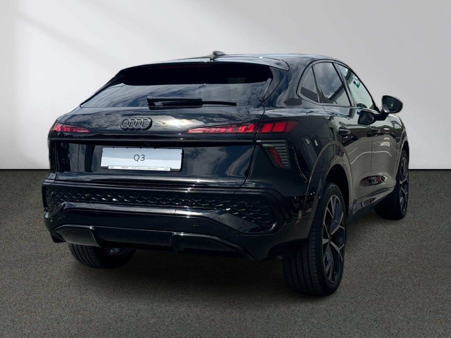 Bild über Audi Q3 Sportback e-hybrid e-hybrid 200 kW S tronic - für weitere Informationen kontaktieren Sie den Audi Partner