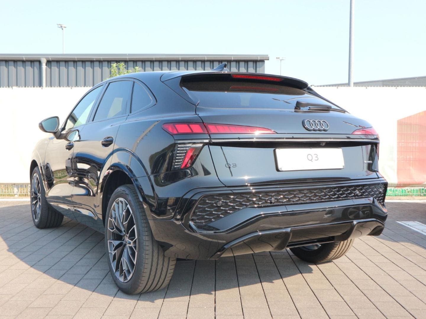 Bild über Audi Q3 Sportback TDI quattro 142 kW S tronic - für weitere Informationen kontaktieren Sie den Audi Partner