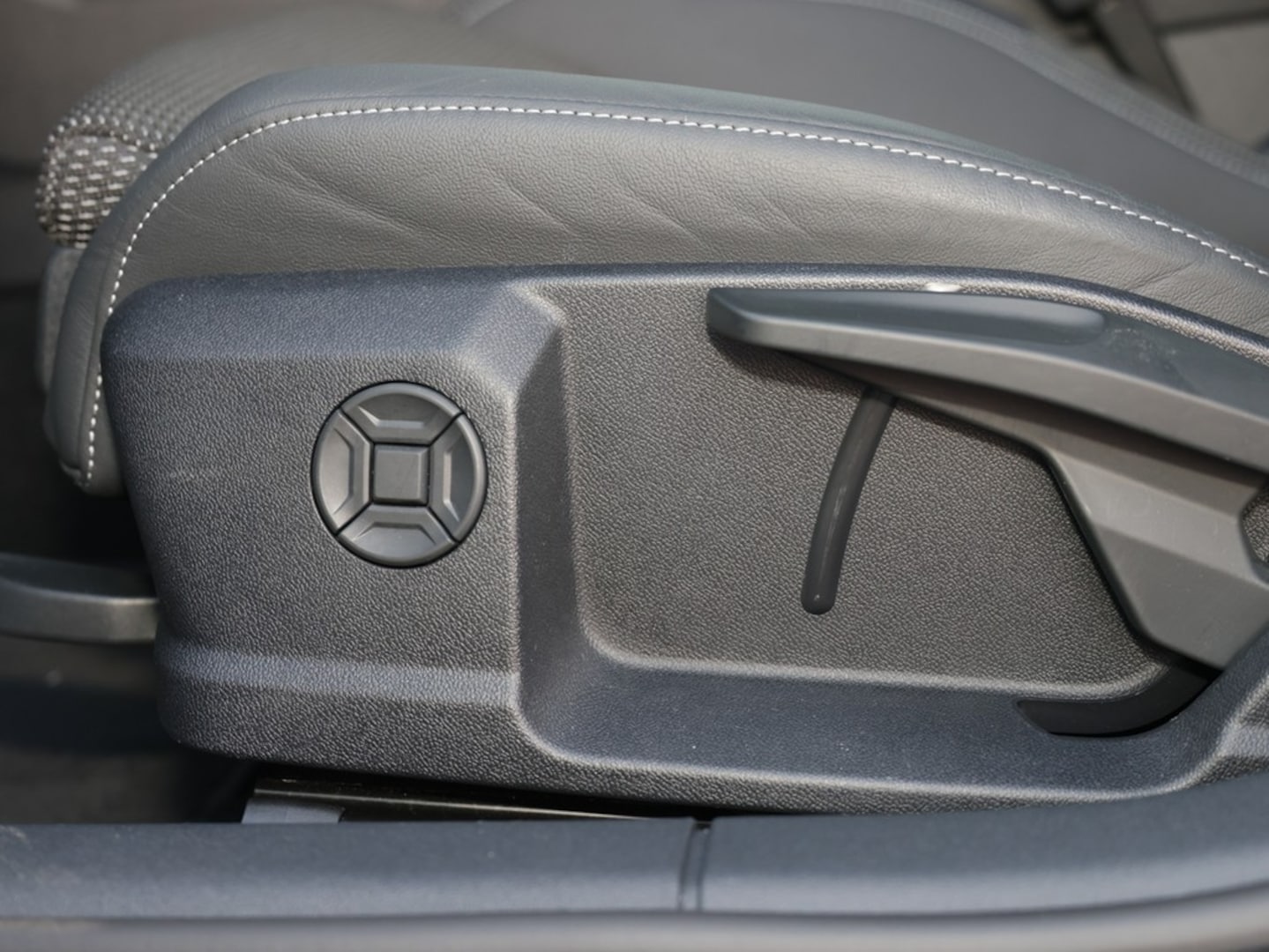 Bild über Audi A3 allstreet 35 TDI S tronic - für weitere Informationen kontaktieren Sie den Audi Partner