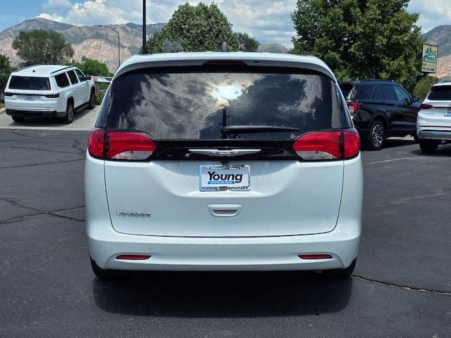 2024 Chrysler Voyager