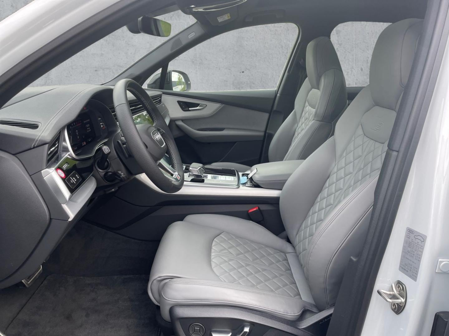 Bild über Audi SQ7 SUV TFSI quattro tiptronic - für weitere Informationen kontaktieren Sie den Audi Partner