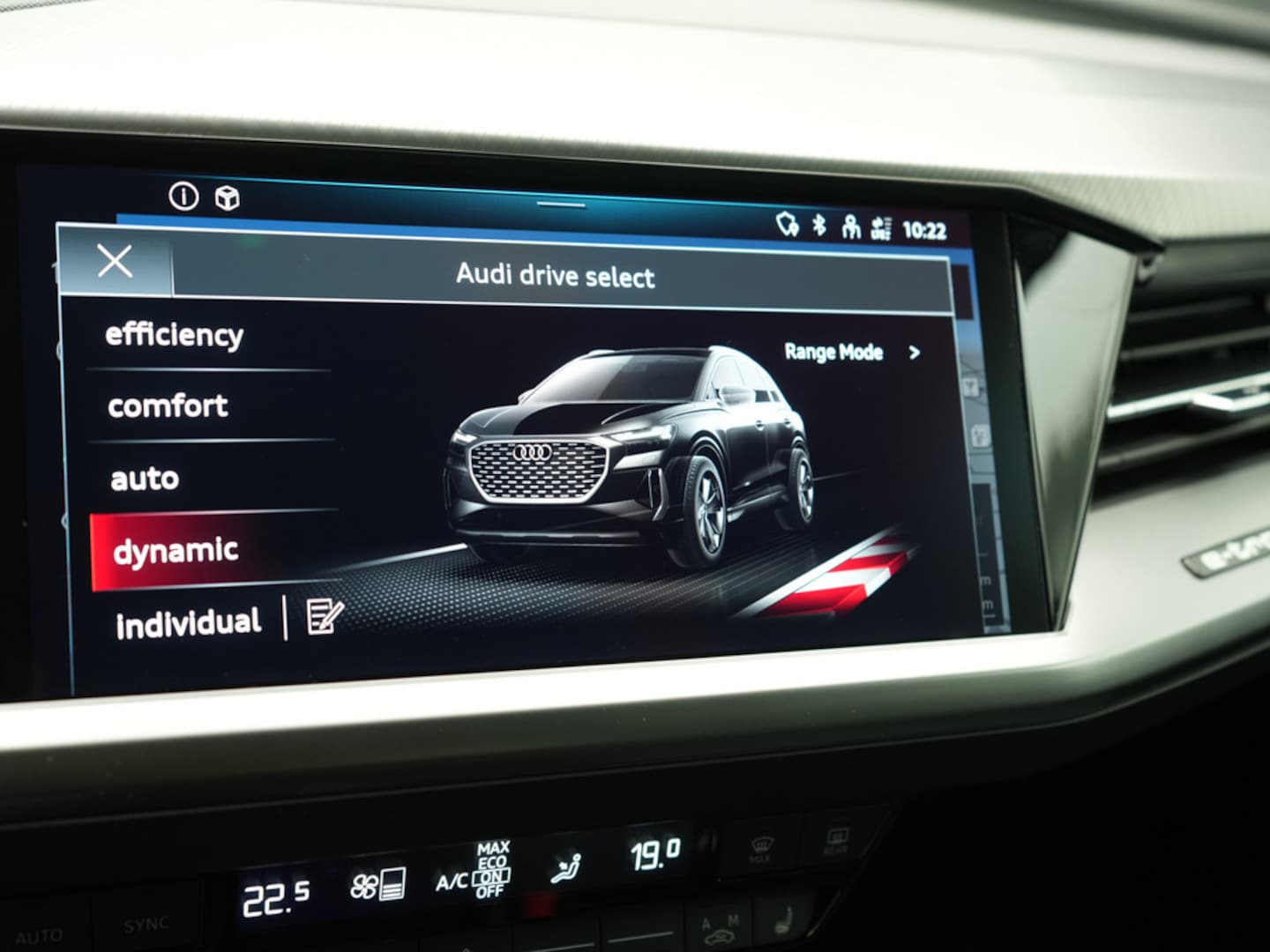 Bild über Audi Q4 e-tron 40 e-tron 150 kW - für weitere Informationen kontaktieren Sie den Audi Partner