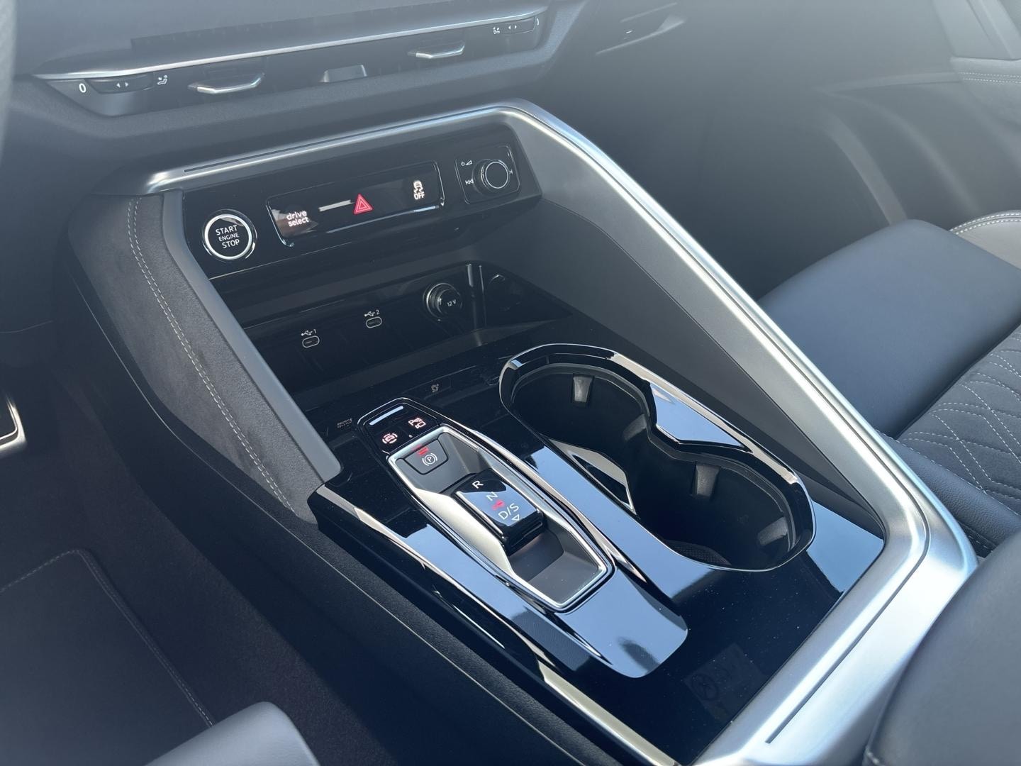 Bild über Audi Q5 SUV TDI quattro 150 kW S tronic - für weitere Informationen kontaktieren Sie den Audi Partner