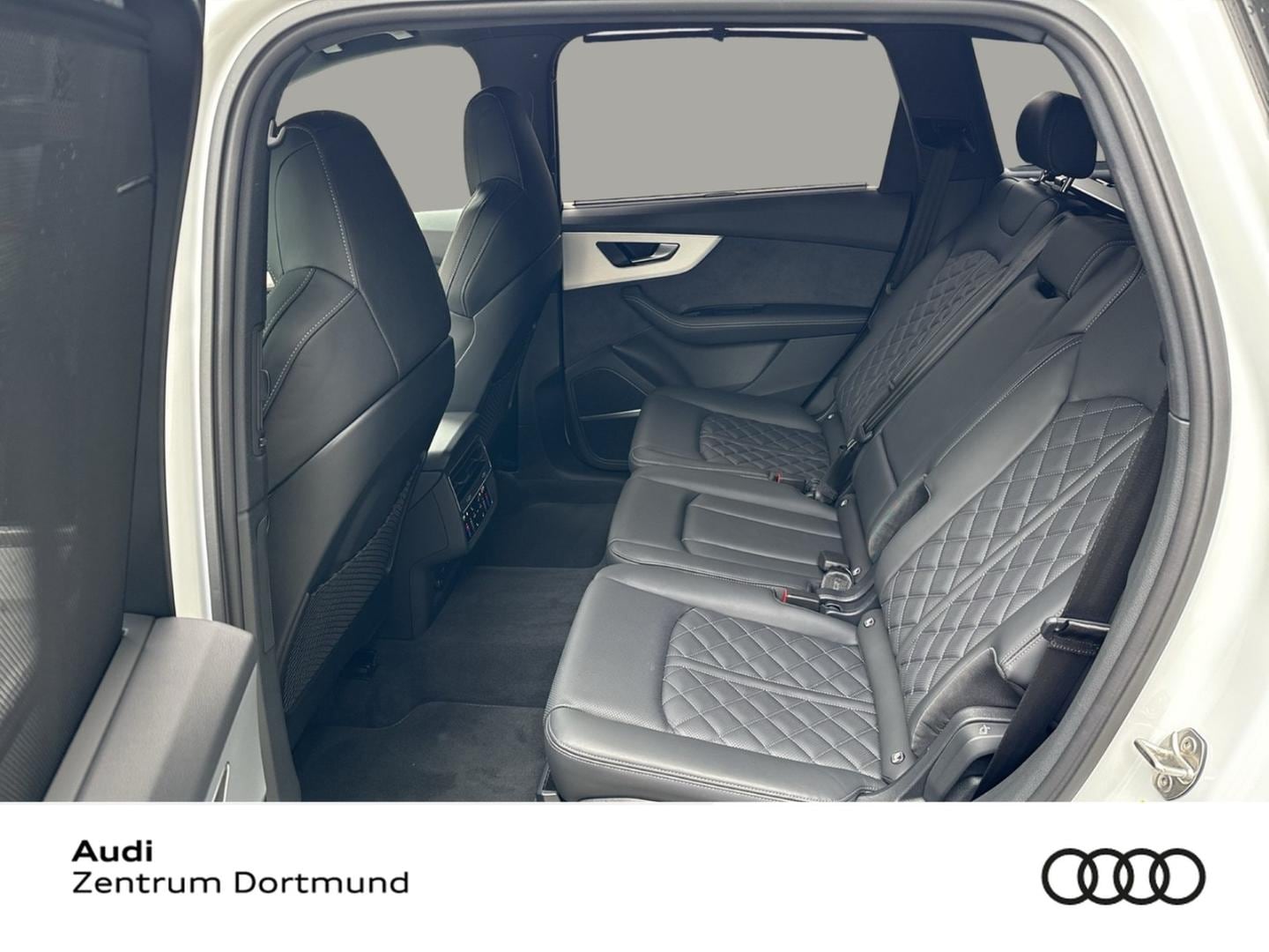 Bild über Audi SQ7 SUV TFSI quattro tiptronic - für weitere Informationen kontaktieren Sie den Audi Partner