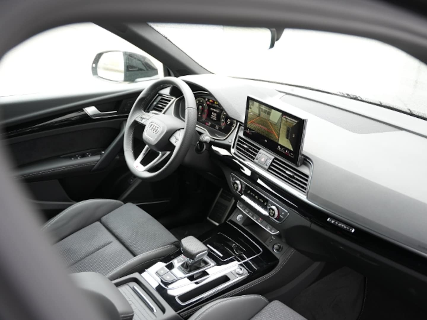 Bild über Audi Q5 Sportback 40 TDI quattro S tronic - für weitere Informationen kontaktieren Sie den Audi Partner