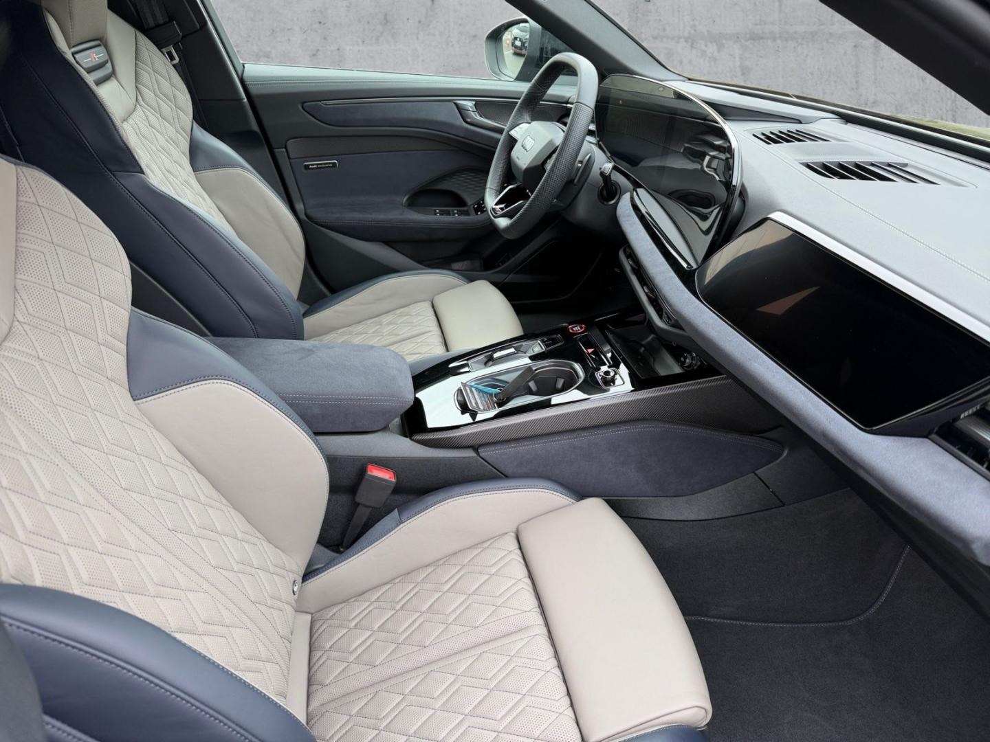 Bild über Audi A6 Avant TFSI quattro 270 kW S tronic - für weitere Informationen kontaktieren Sie den Audi Partner