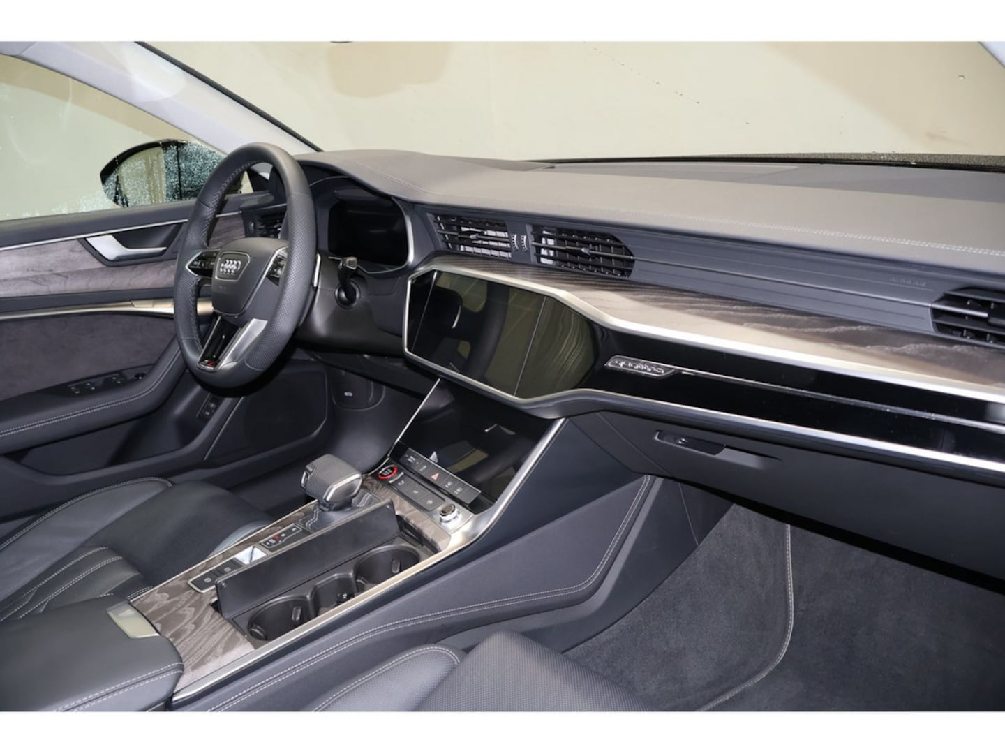 Bild über Audi S6 Avant TDI quattro tiptronic - für weitere Informationen kontaktieren Sie den Audi Partner