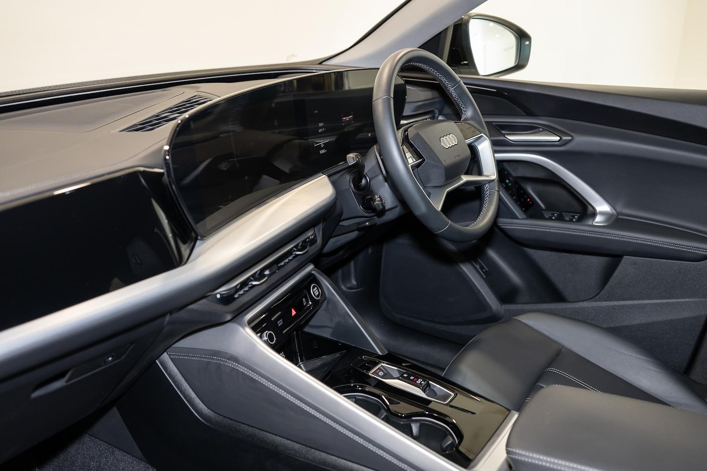 Image about Audi Q5 SUV TDI quattro 150 kW