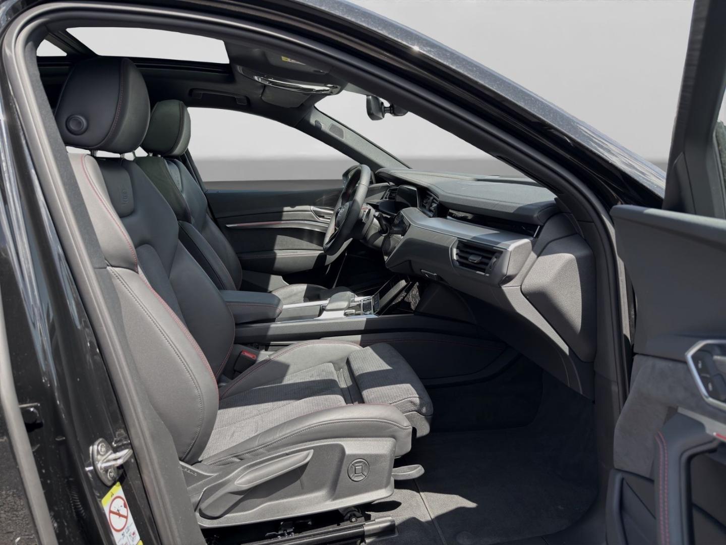 Image about Audi Q8 e-tron S line 55 e-tron quattro