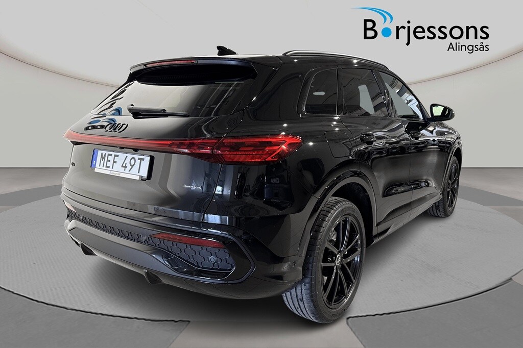 Bild som visar&nbsp;Audi Q5 SUV&nbsp;Q5 SUV TDI quattro S line 150 kWS tronic - för mer information kontakta din Audi Partner