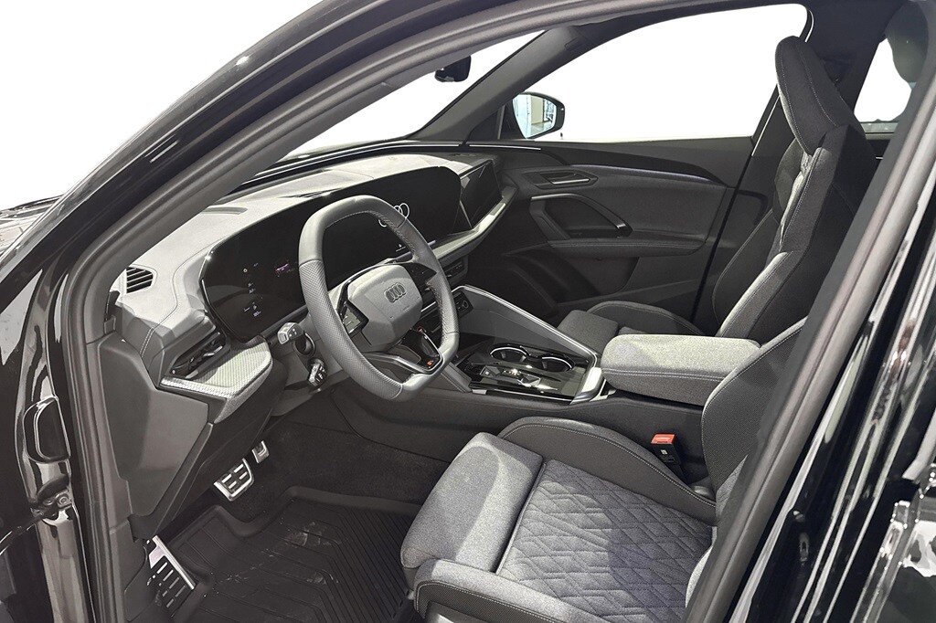 Bild som visar&nbsp;Audi Q5 SUV&nbsp;Q5 SUV TDI quattro S line 150 kWS tronic - för mer information kontakta din Audi Partner