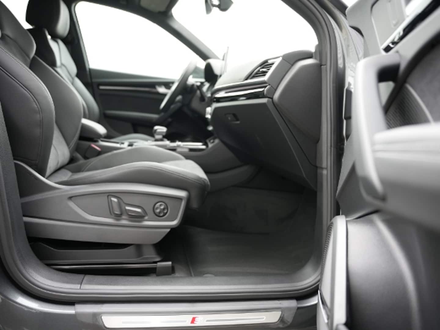 Bild über Audi Q5 Sportback 40 TDI quattro S tronic - für weitere Informationen kontaktieren Sie den Audi Partner
