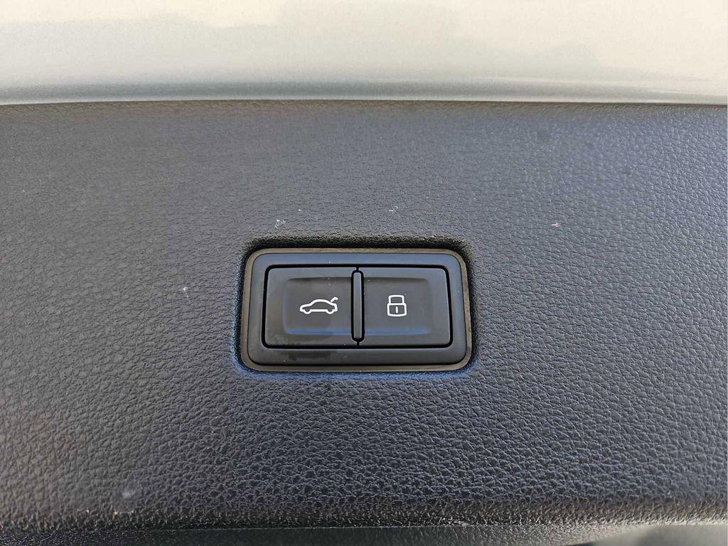 2025 Audi Q8 Premium - Photo 35