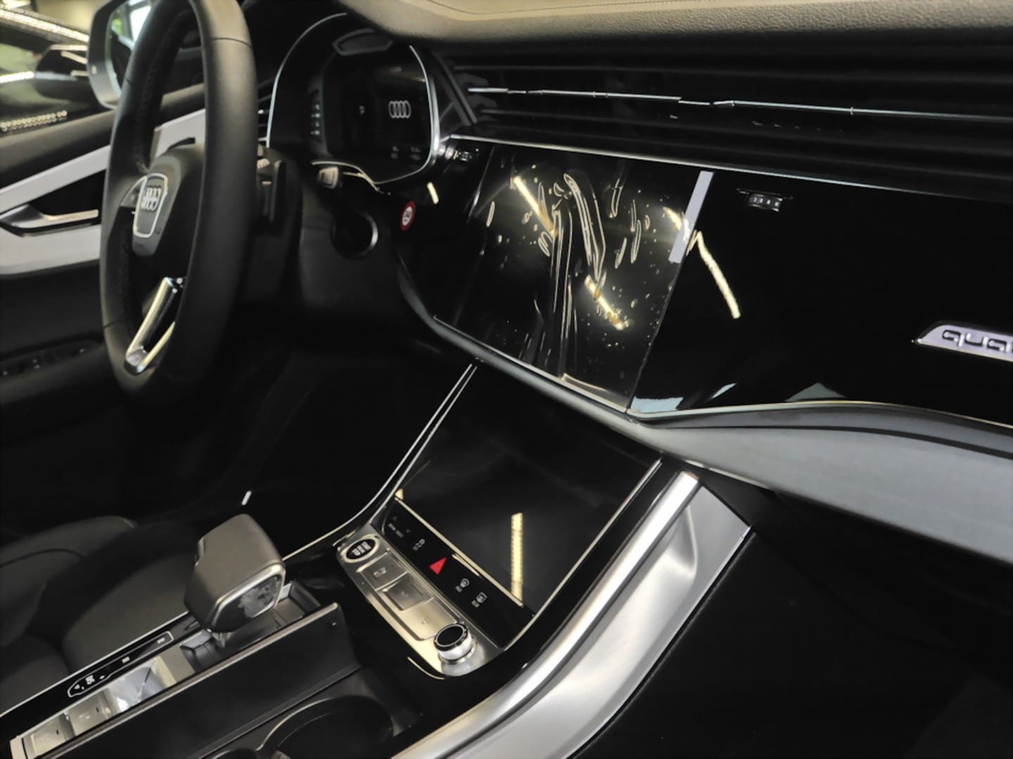 Bild über Audi Q8 SUV S line business TDI quattro 210 kW tiptronic - für weitere Informationen kontaktieren Sie den Audi Partner