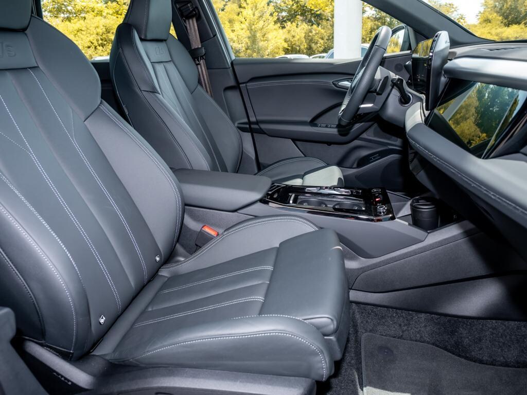 Image about Audi Q6 SUV e-tron e-tron quattro