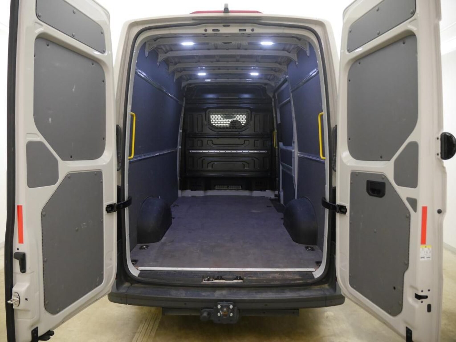 Volkswagen Crafter Kasten mittlerer Radstand – Bild 7